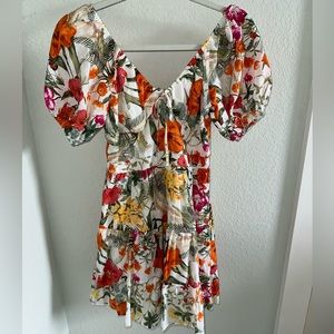 Chelsea & Violet *NWT* tropical v neckline mini dress